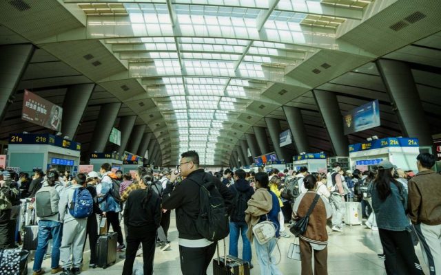 Guangdong handles 1.31 million passengers on first day of Lunar New Year travel rush