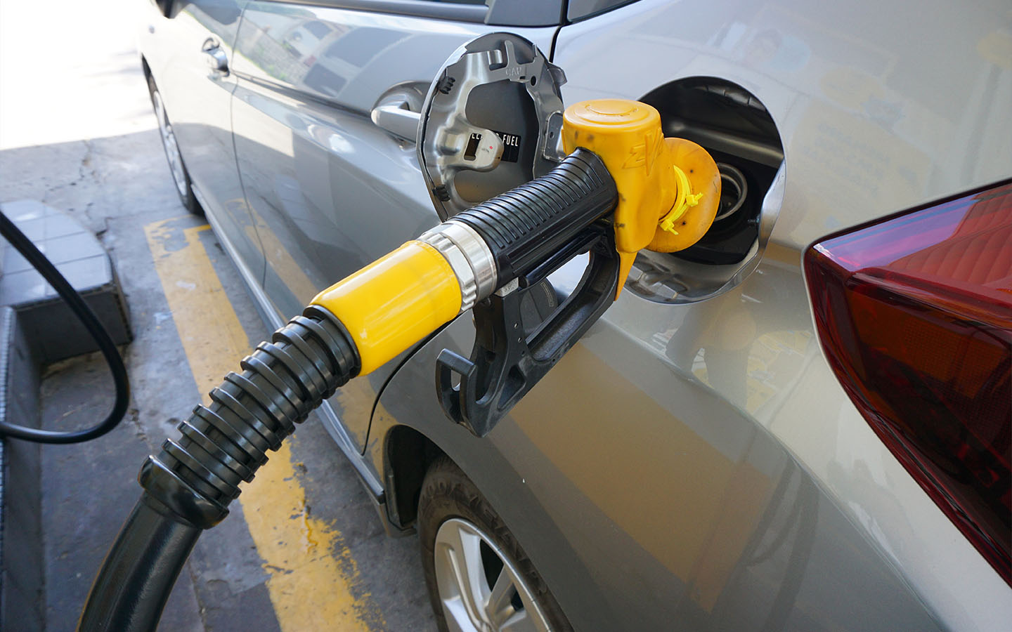 Hong Kong and Macao drivers are refuelling in mainland China, as petrol prices soar