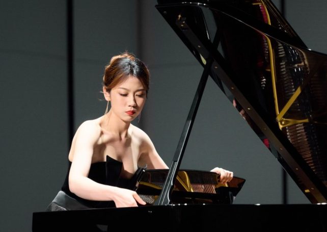 Renowned Shenzhen pianist Luo Wei performs in her hometown this Sunday