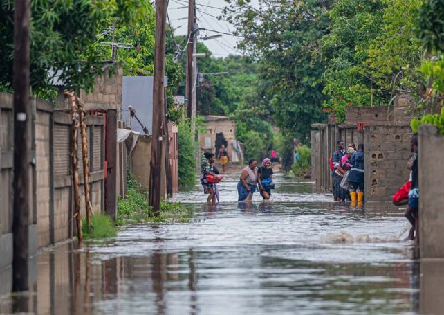 Mozambique orders evacuations amid fears of a new flood wave