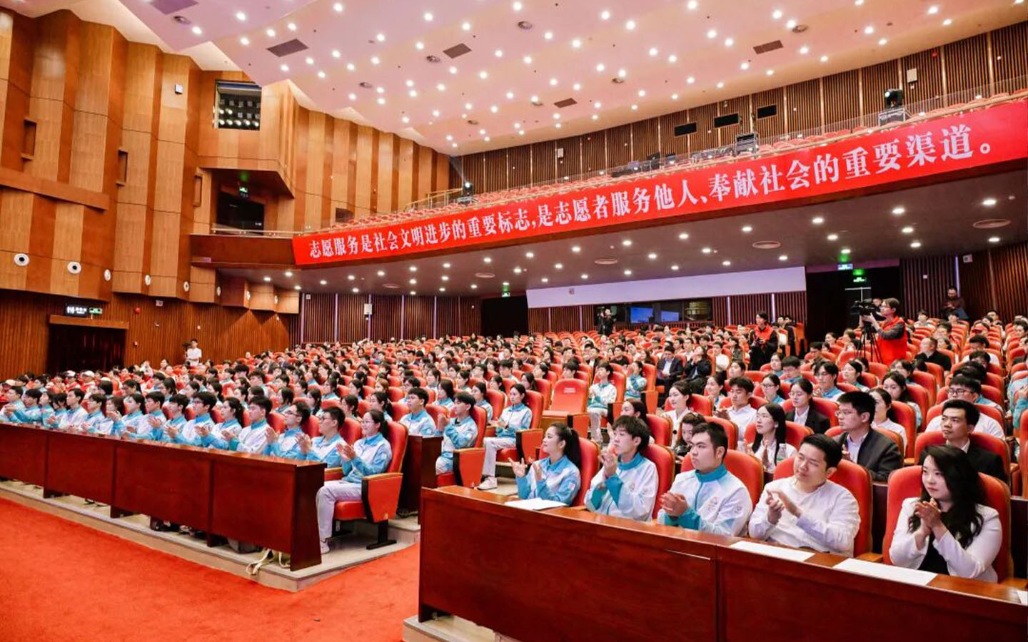 Shenzhen’s volunteer drive accelerates APEC preparations