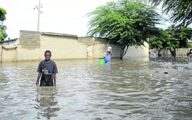 Angola flood deaths rise as rescue race intensifies