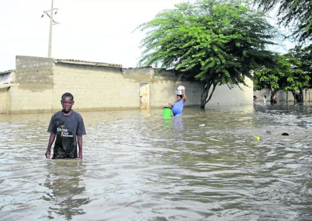 Angola flood deaths rise as rescue race intensifies