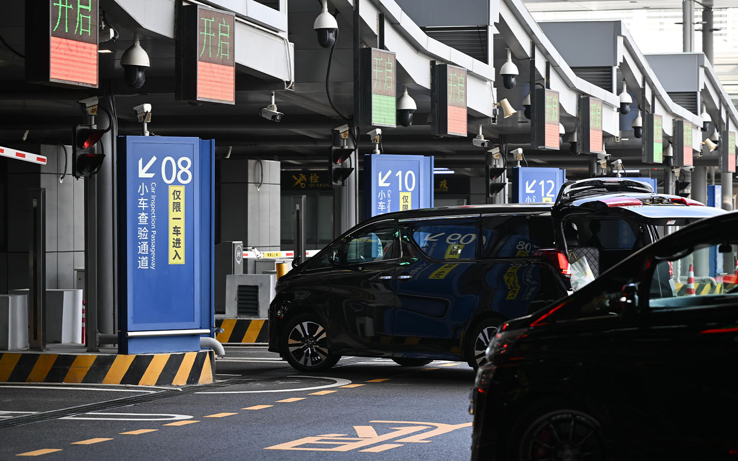 GBA motorists urge expanded in-car checks to ease border queues