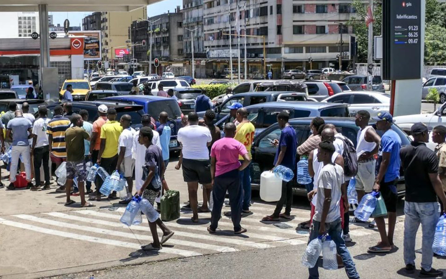 Mozambique’s government calls for petrol rationing amid price increase fears