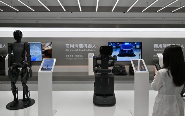 Shenzhen’s robotics industry surpassed 240 billion yuan in output last year 