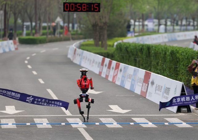 Shenzhen’s Honor robot smashes the human world record at the Beijing half-marathon