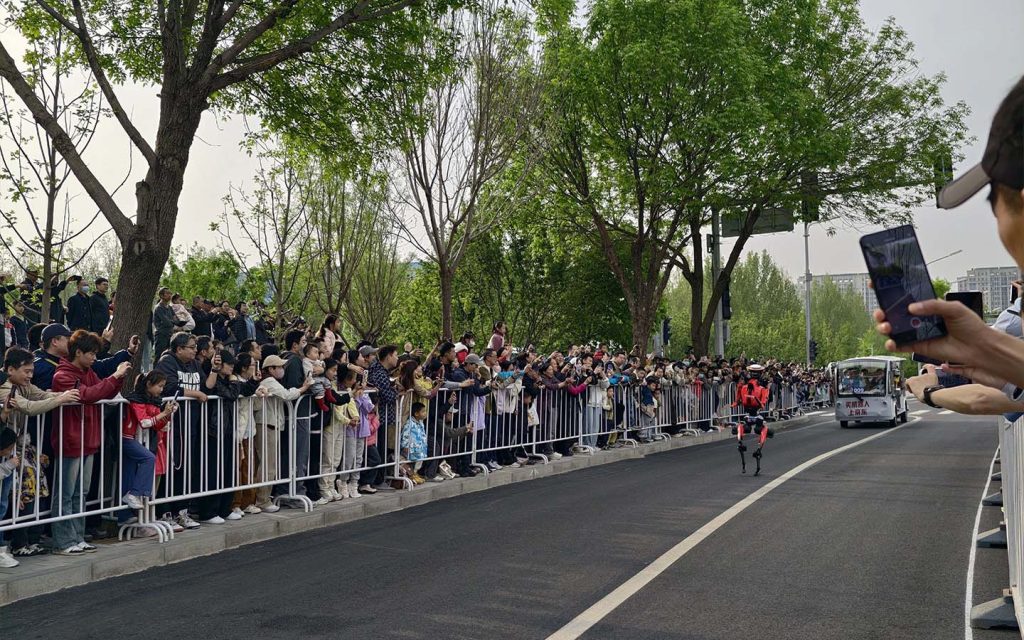 Shenzhen’s Honor robot smashes the human world record at the Beijing half-marathon