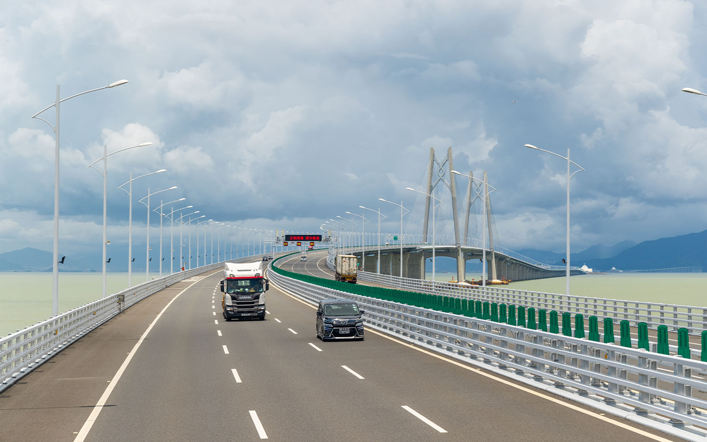Hong Kong expands cross-boundary car scheme for Macao bridge